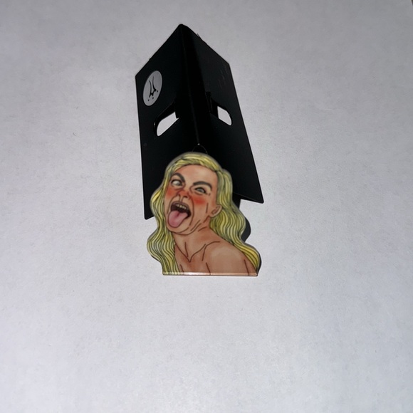 Fancy fashion pin - free with a purchase of an item - Picture 3 of 5